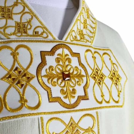 Casula sacerdotale ricamata ecru