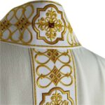 Casula sacerdotale ricamata ecru