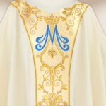 Casula con orphrey ricamato Madonna di Fatima