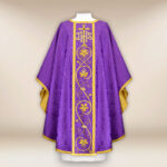 Casula sacerdotale ricamata viola con IHS