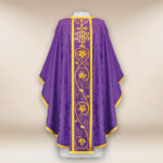 Casula sacerdotale ricamata viola con IHS