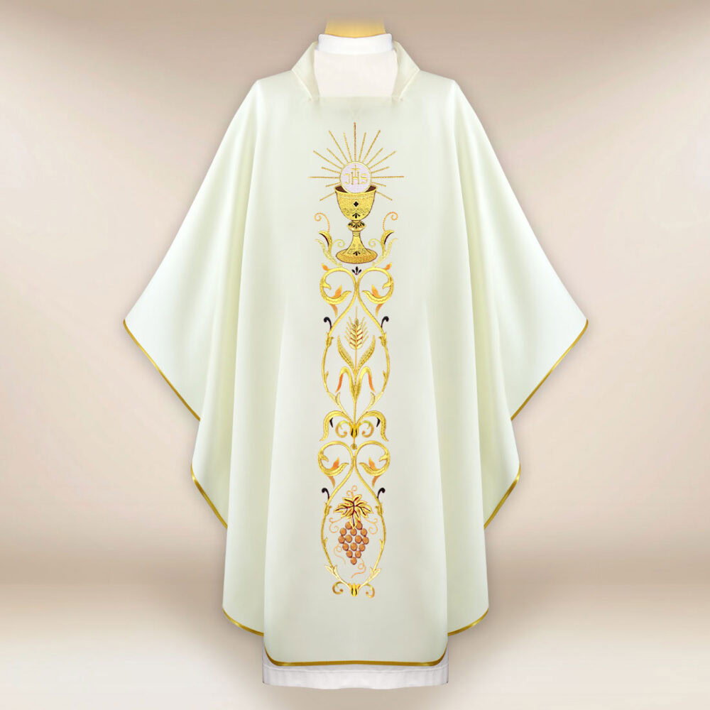 Bellissima casula sacerdotale ricamata ecru con motivo del calice