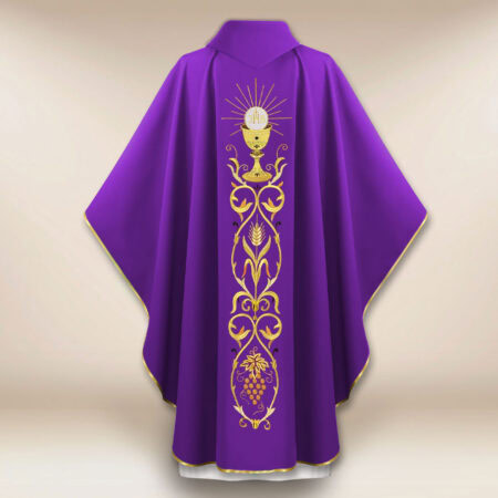 Bellissima casula sacerdotale ricamata viola con motivo del calice