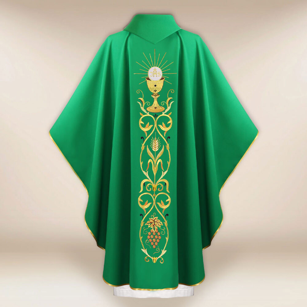 Bellissima casula sacerdotale ricamata verde con motivo del calice