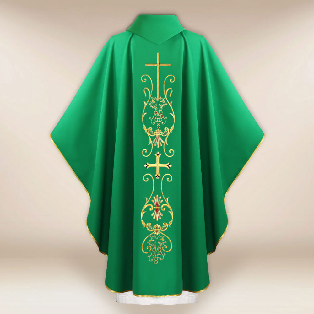Ornat liturgiczny z motywem krzyża