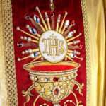 Casula sacerdotale in seta ricamata