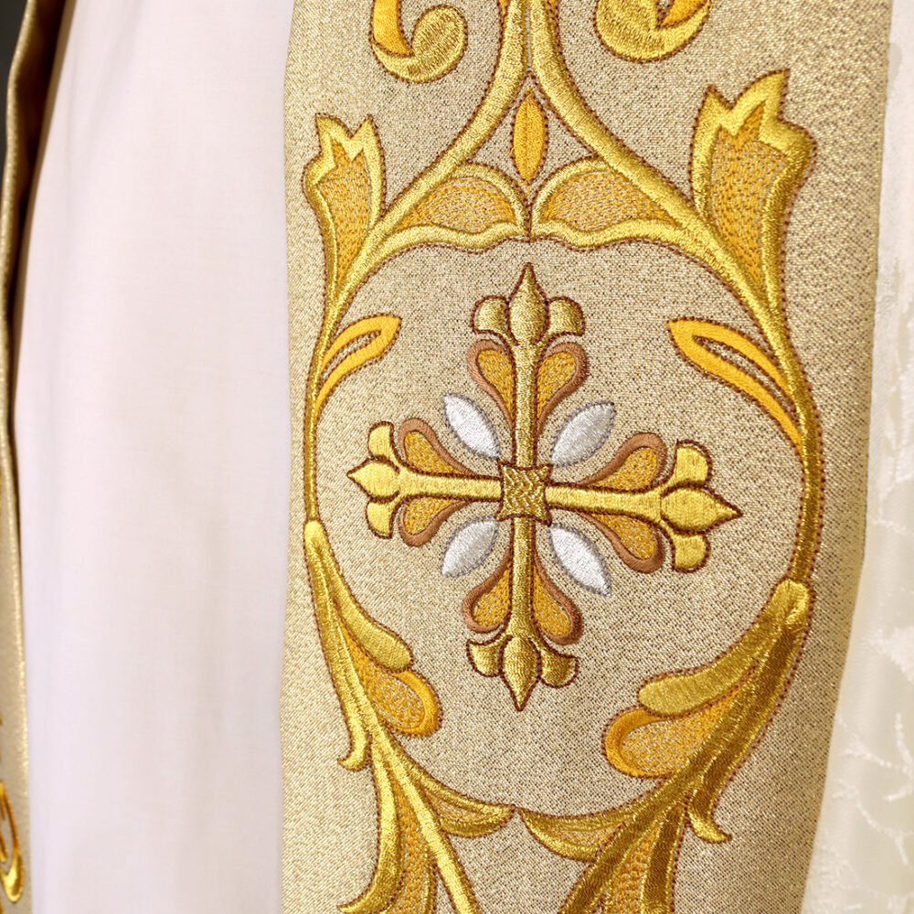 Piviale con monogramma IHS