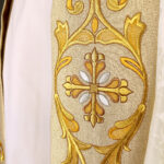 Piviale con monogramma IHS