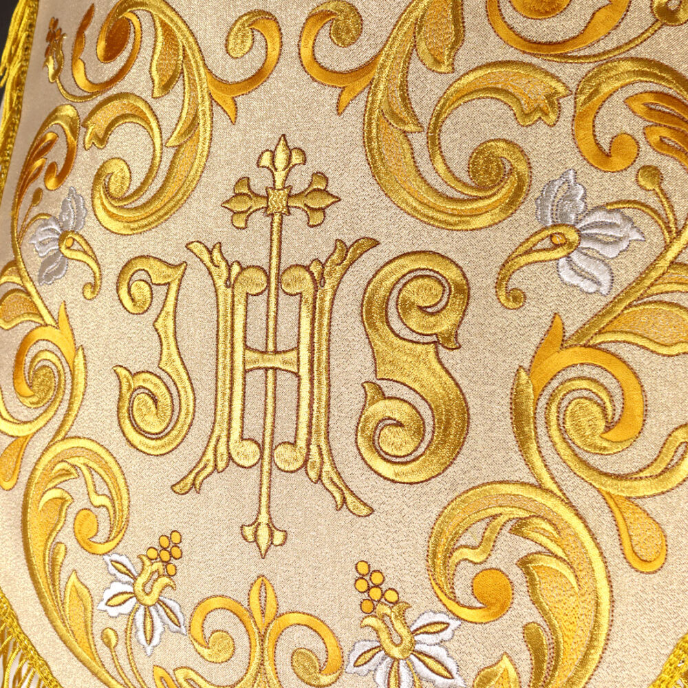 Piviale con monogramma IHS