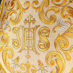 Piviale con monogramma IHS