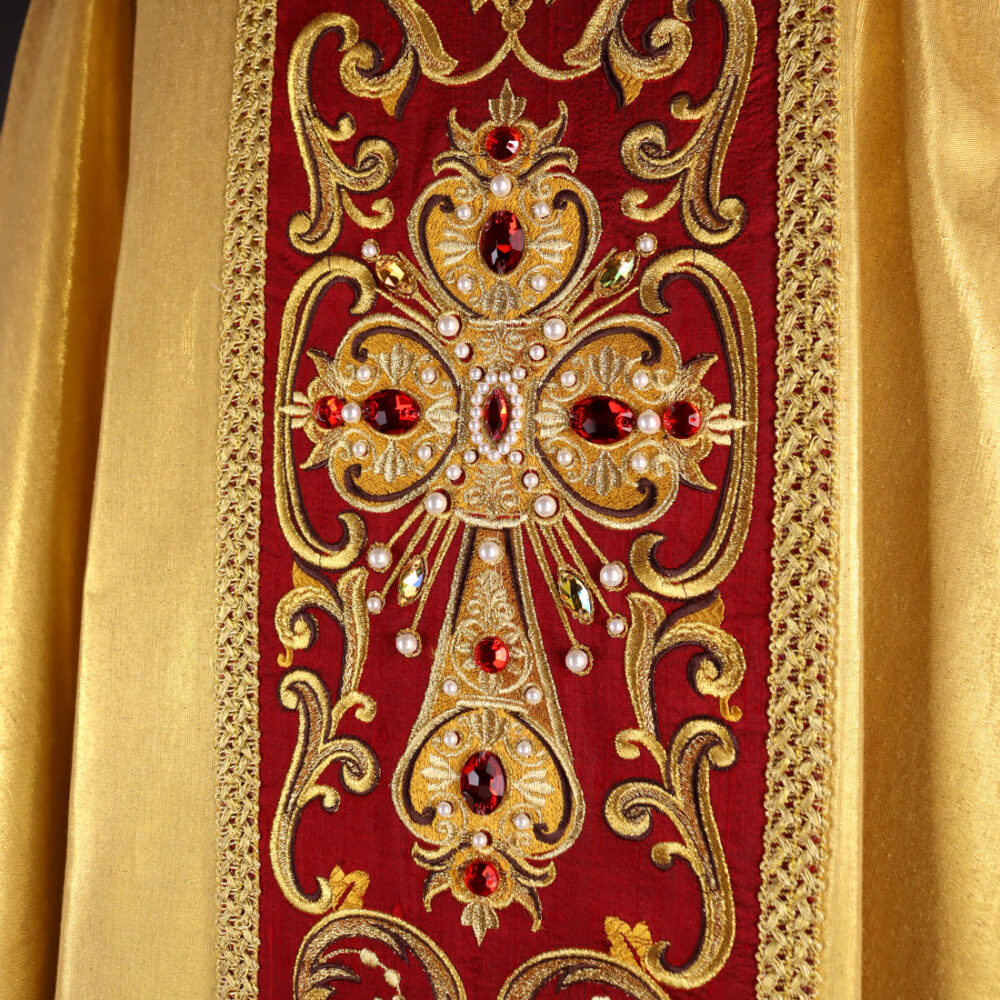 Casula sacerdotale in seta ricamata