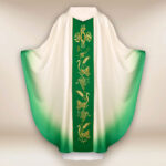 Casula con fascia verde IHS